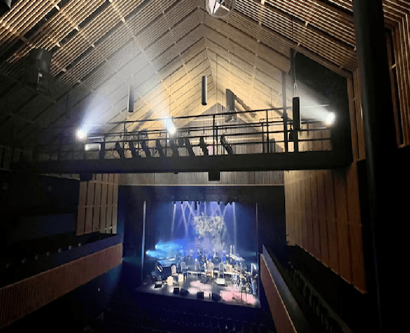 Théâtre de la Vieille Forge — stage rigging by SHOWSDT